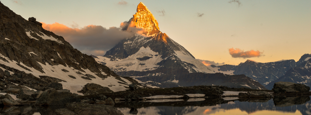 Connu pour sa forme pyramidale, le Cervin est l'une des plus hautes montagnes de Suisse.
